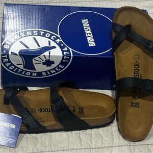 NWT Birkenstock Women’s Size 8, Black Sandals